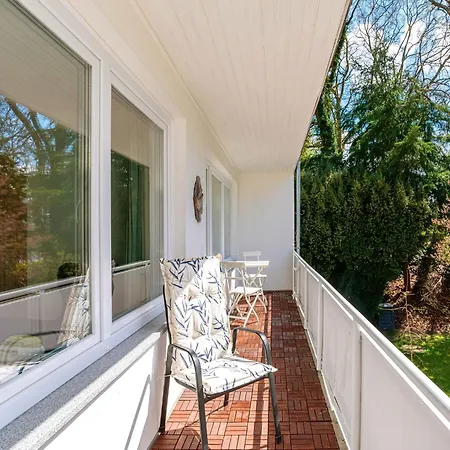 Lakeside Comfort With Balcony, Cleaning Included Apartamento