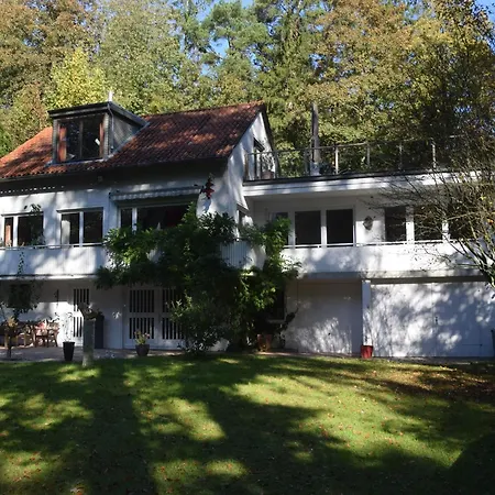 Lakeside Comfort With Balcony, Cleaning Included Appartement